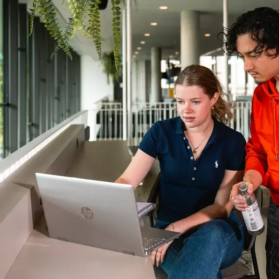 Samenwerken Laptop Balkon Zuyd Hogeschool Sittard