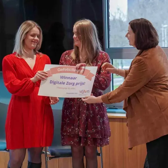 4. Uitreiking Thesisprijs lr.jpg