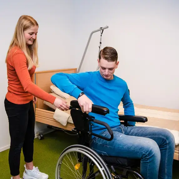 Ergotherapie omgaan met rolstoel.jpg
