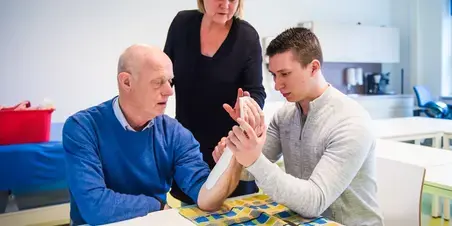 Ergotherapie 2030x1160 2.jpg